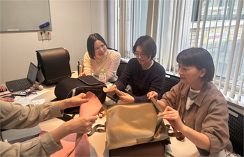 ランドセル見えするリュック LEAFY