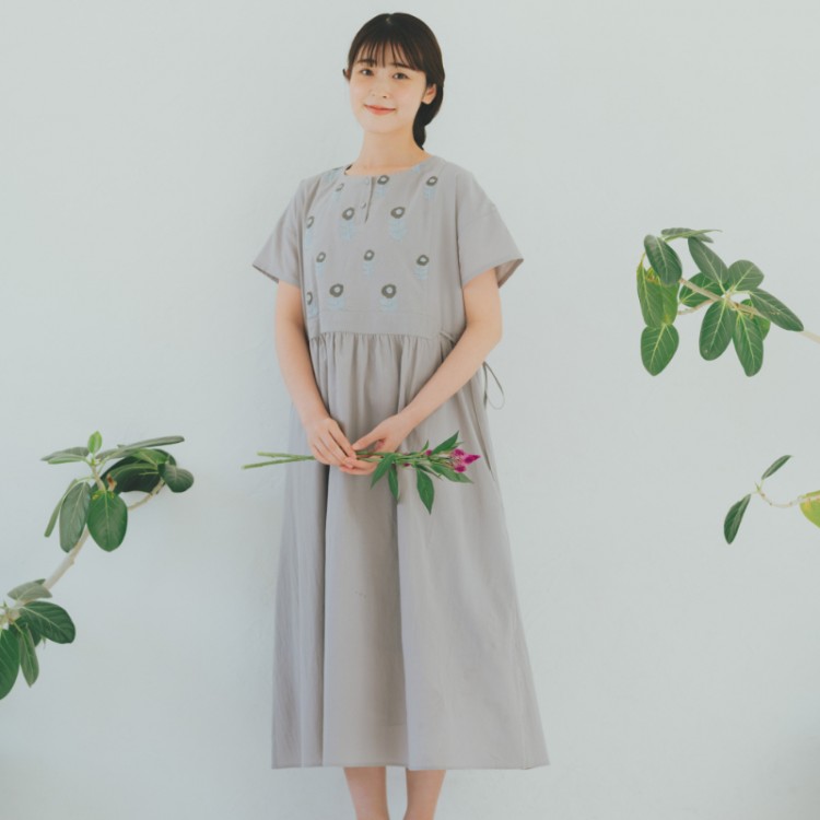 kippis×ゆべし ときめく花刺繍ワンピース GRAY