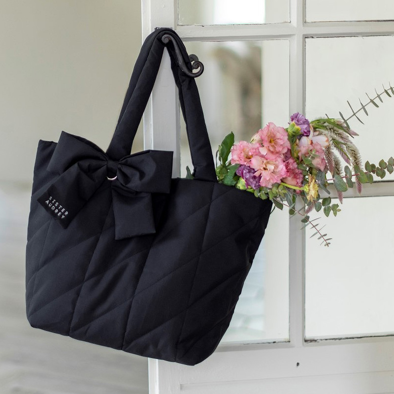 SALE＞SISTER AUDREY 軽くてたっぷり入るリボンキルティングトート