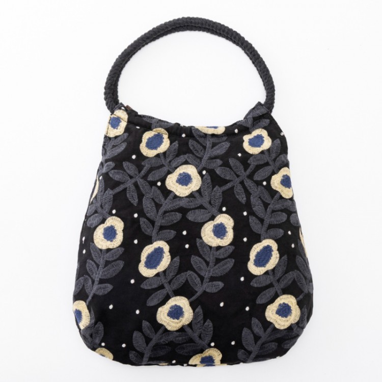 【SALE】kippis 刺しゅうラウンドトートバッグ　Lentokukka black