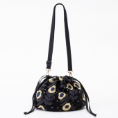 【SALE】kippis 刺しゅう巾着ショルダーバッグ　Lentokukka black