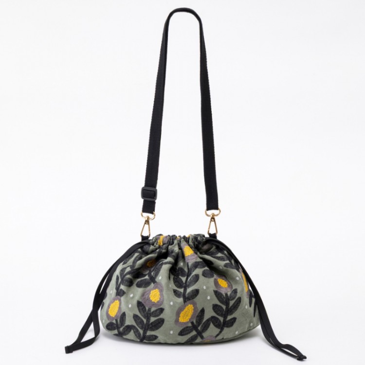 【SALE】kippis 刺しゅう巾着ショルダーバッグ　Lentokukka smoke green