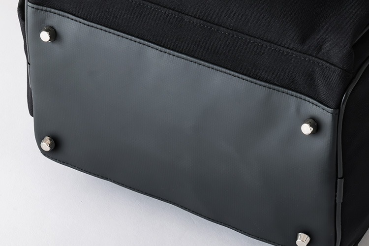 機能4 底に4箇所つけて、擦れを防ぐ