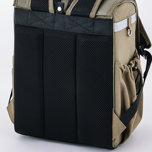 本体カラー 2色展開（ブラック・カーキ）