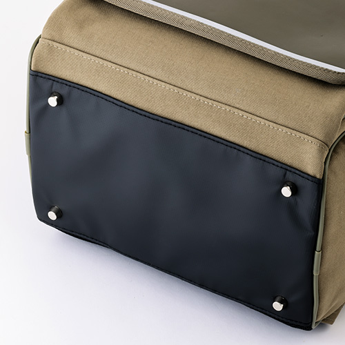 「カーキ」の効かせカラー