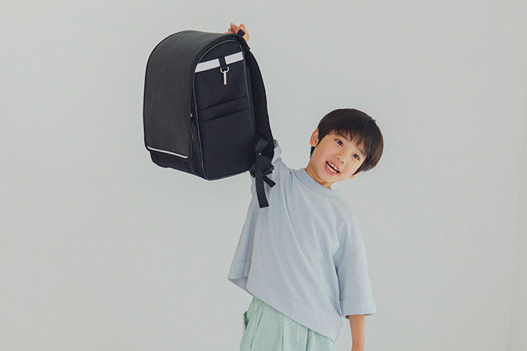 1,100gの超軽量設計