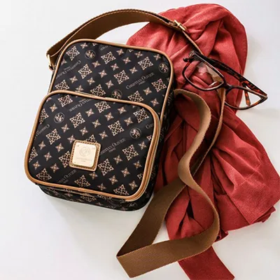 ＜SALE＞CHRISTIAN OLIVIER PARIS スクエアお財布ショルダーバッグ BOOK