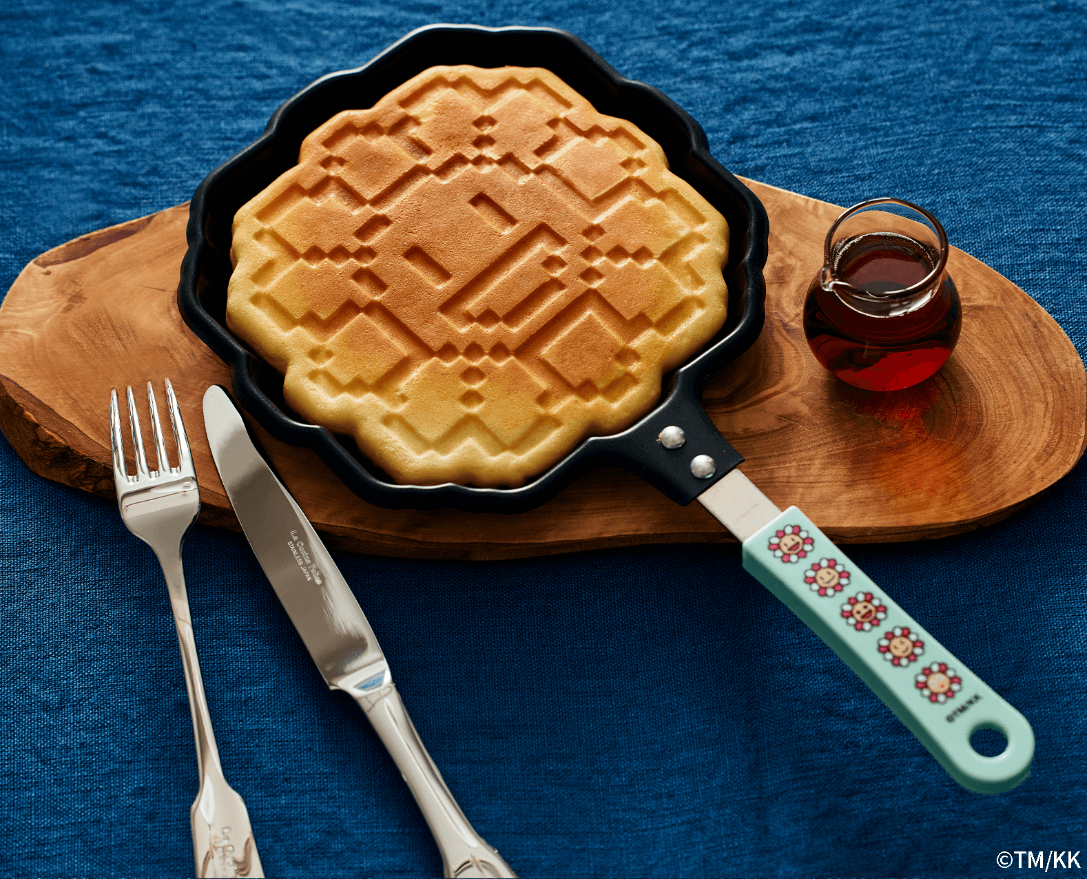 Takashi Murakami Designed Flower Pancake Frying Pan with magazine smart Aplil 