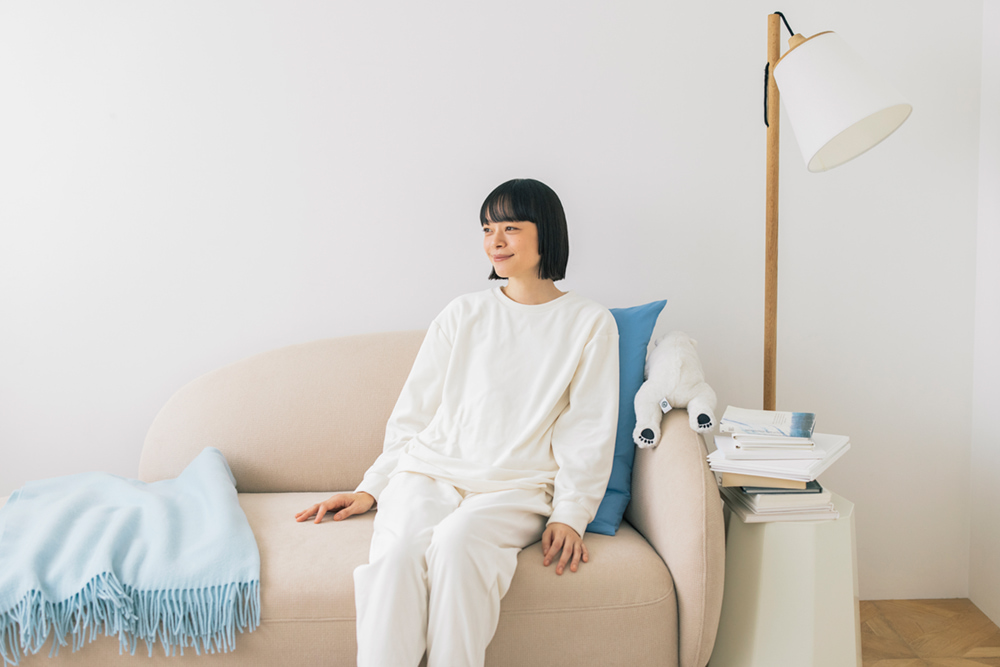 Recoverypro Lab. 疲労回復ウェア リンネル監修 長袖ベロアトップス・ロングベロアパンツ 着用イメージ